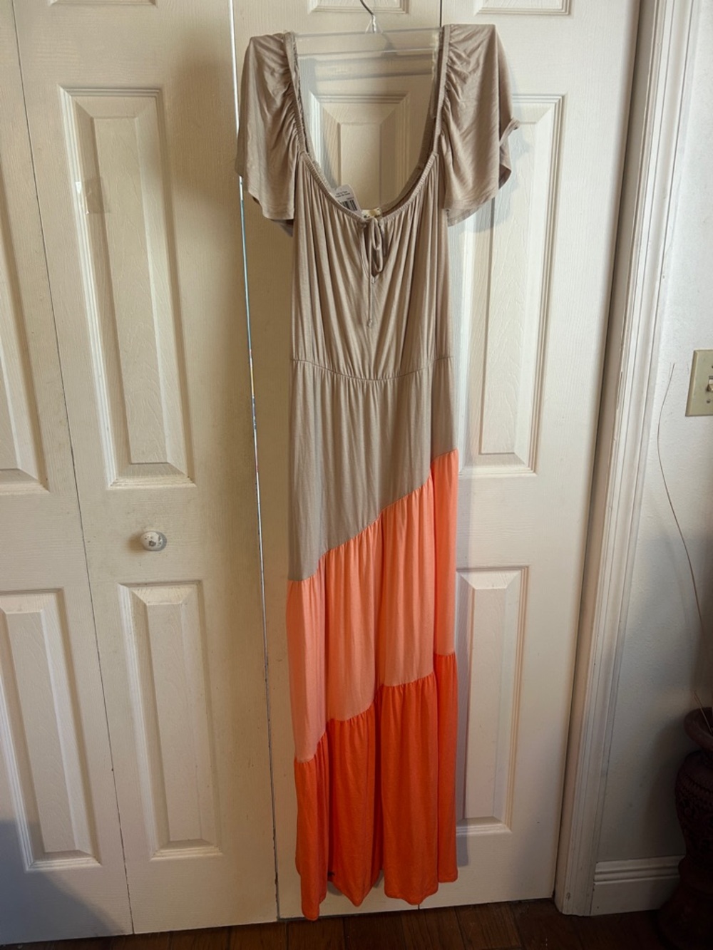 Beige and Coral Colorblock Maxi Dress - Brand Unspecified.   Large   NWT